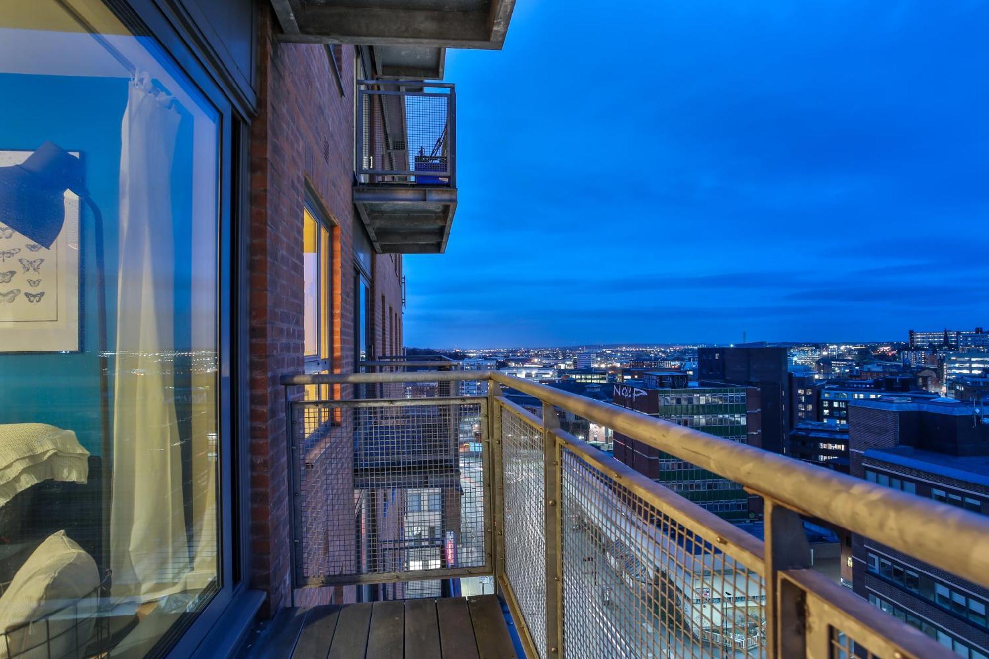 Skyview Apartment By Noknokstay - City Centre With Parking - Group, Family, Business Шеффілд Екстер'єр фото