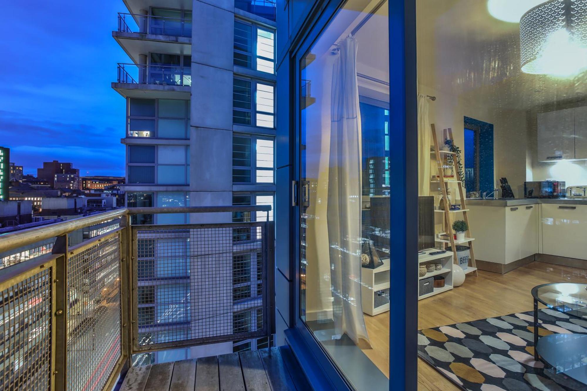 Skyview Apartment By Noknokstay - City Centre With Parking - Group, Family, Business Шеффілд Екстер'єр фото